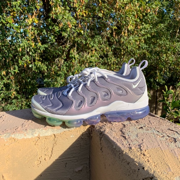 air vapormax plus grid print